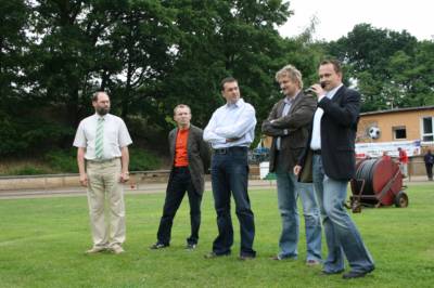 Bei der Er�ffnung mit dem B�rgermeister der Stadt L�bben Lothar Bretterbauer und dem Sportdezernenten des Landkreises Dahme- Spreewald Carsten Sa�.